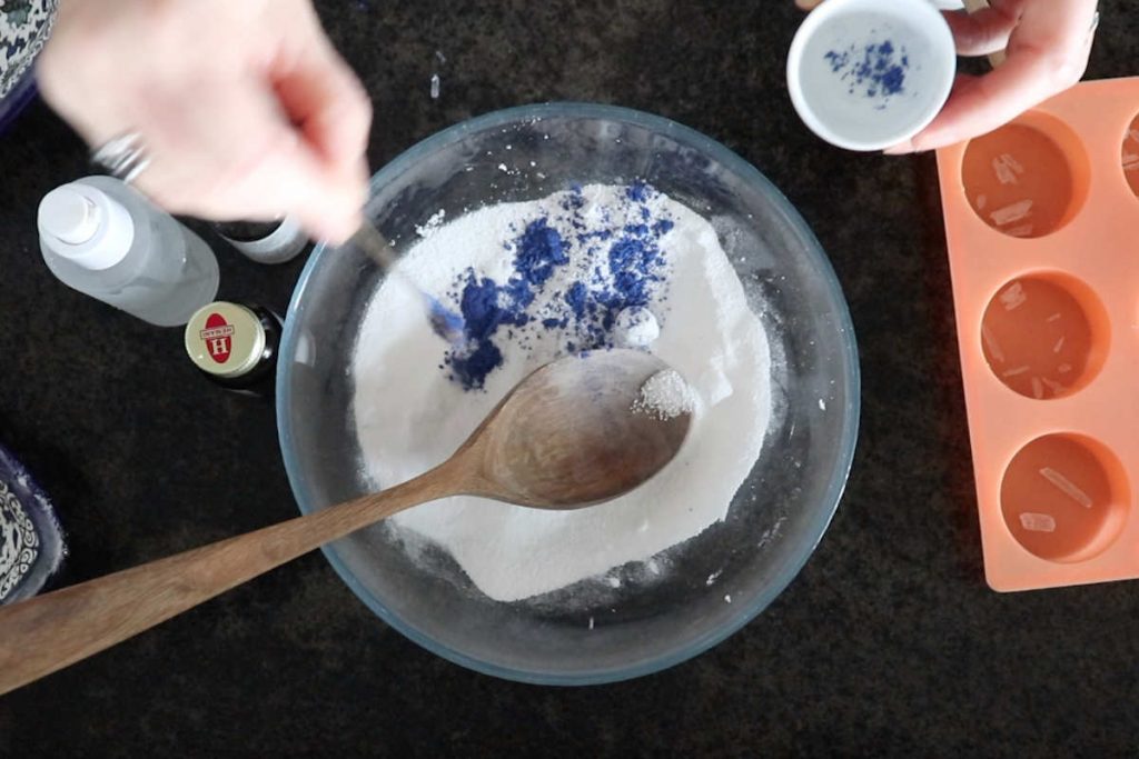 Shower bomb recipe {DIY shower steamers with menthol crystals