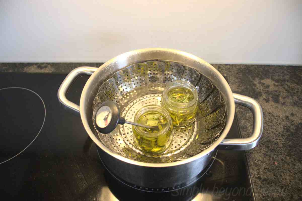How to make Olive oil infused with Thyme