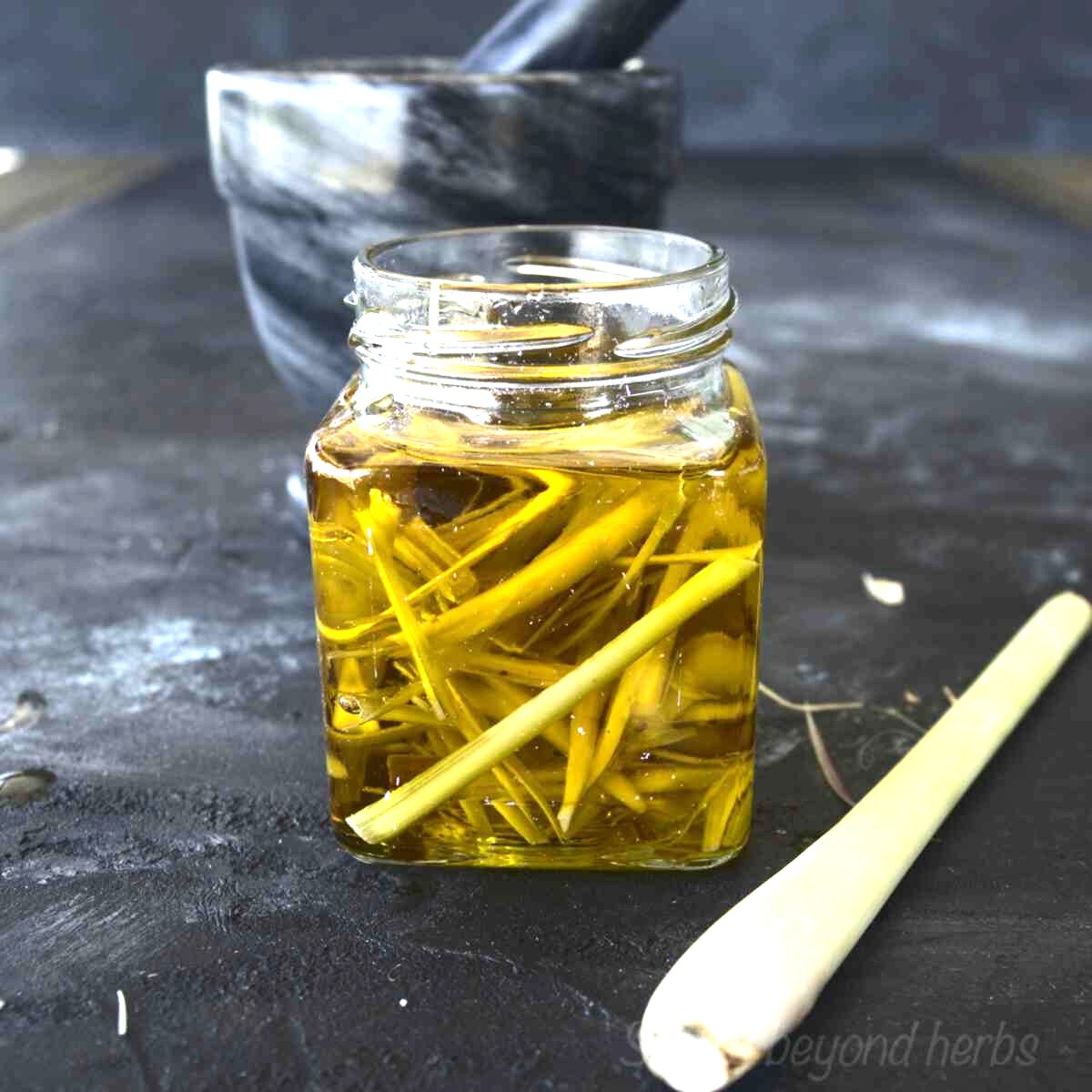How to Make Lemongrass Oil 